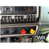 Image 17 : 2013 KENWORTH T800 TRI DRIVE DUMP TRUCK