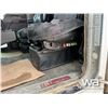 Image 21 : 2013 KENWORTH T800 TRI DRIVE DUMP TRUCK