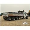 Image 3 : 2013 KENWORTH T800 TRI DRIVE DUMP TRUCK