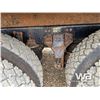 Image 43 : 2013 KENWORTH T800 TRI DRIVE DUMP TRUCK