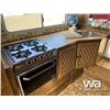 Image 19 : 11 FT. VANGUARD TRUCK CAMPER