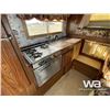 Image 11 : VANGUARD 8 FT. 6 IN. TRUCK CAMPER