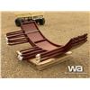 Image 3 : 3 SECTION TOMBSTONE ROUND BALE FEEDER