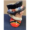 Image 2 : Royal Doulton "The Yeoman of the Guard"