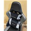 Image 2 : Von Racer Chair