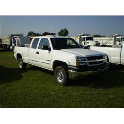 CHEVROLET 2500HD SILVERADO LS 4 X 4 QUAD CAB PICKUP , s/n 1GCHK29U94E112920: