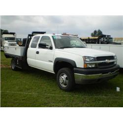 CHEVROLET 3500HD SILVERADO LS 4 X 4 QUAD CAB FLATBED UTILITY TRUCK , s/n 1GBJK39U84E288143: