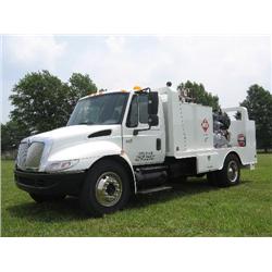 INTERNATIONAL 4300 S/A FUEL & LUBE TRUCK , s/n 1HTMMAAM02H386987: