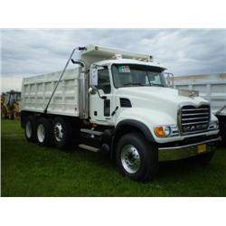 MACK CV713 GRANITE TRI AXLE DUMP TRUCK , s/n 1M2AG11C73M003999: