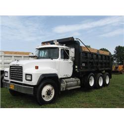 MACK RD688S TRI AXLE DUMP TRUCK , s/n 1M2P267C31M058718: