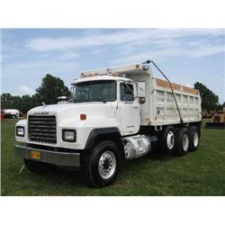 MACK RD688S TRI AXLE DUMP TRUCK , s/n 1M2P267C31M060372: