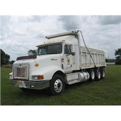 INTERNATIONAL EAGLE 9400 TRI AXLE DUMP TRUCK , s/n 2HSFHAMR2TC069777: