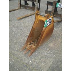 12in BUCKET TO FIT CASE 580 SUPER M LOADER BACKHOE
