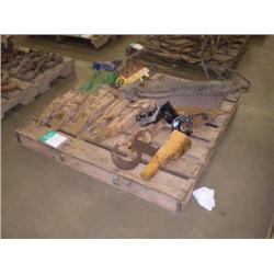 PALLET OF BUCKET TEETH