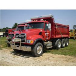 MACK CV713 GRANITE TRI AXLE DUMP TRUCK s/n 1M2AG11Y05M032288