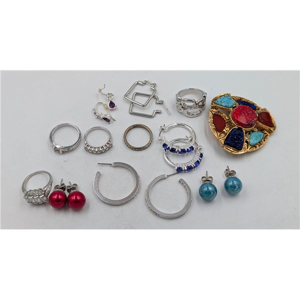 BAG OF WEARABLE ESTATE COSTUME JEWELRY