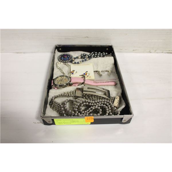 BOX WITH FASHION JEWELLERY INCL. WATCH,