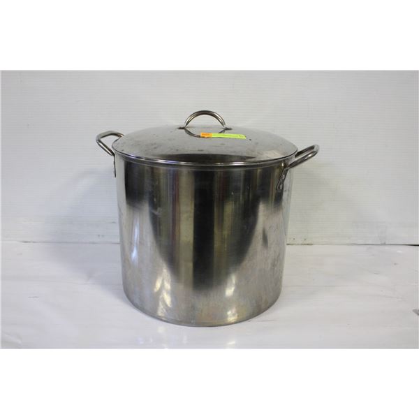 LARGE SOUP POT/TOUREEN + LID