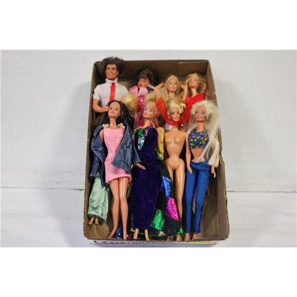 8 BARBIES & KEN - ESTATE