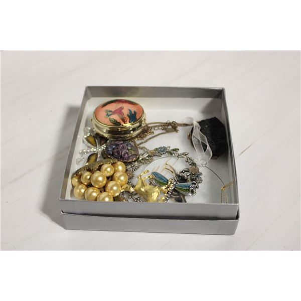 BOX OF ESTATE JEWELRY HORSES, DRAGONFLY & MORE