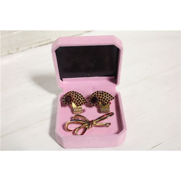 1970'S LADIES CUFFLINKS - RED RHINESTONES