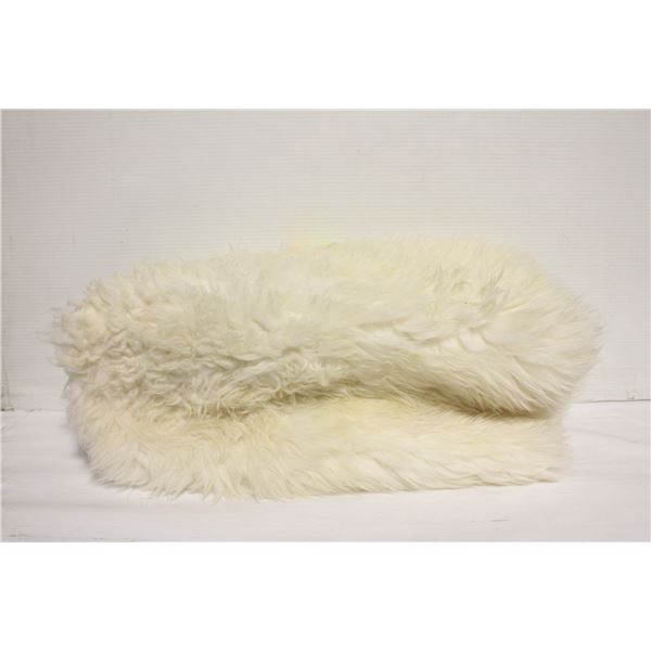 100% SHEEPSKIN FROM AUSTRALIA 3FT RUG-ESTATE