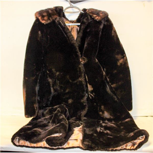 VINTAGE LAMBS WOOL/MINK COLLAR MALARTIC LADIES