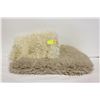 Image 1 : 2FT X 3FT FAUX FUR RUG & 2 FT AUTHENTIC SHEEPSKIN