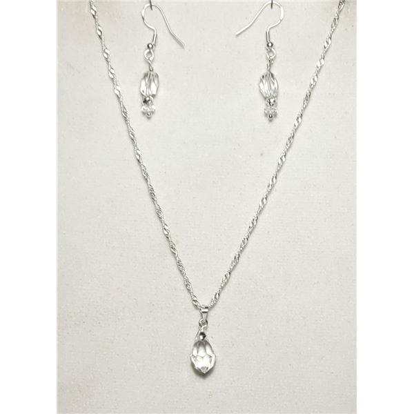 21)  SET OF CLEAR SWAROVSKI CRYSTAL PENDANT ON