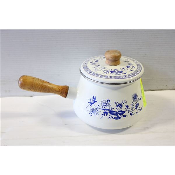 VINTAGE MID CENTURY FONDUE POT WITH WHITE AND