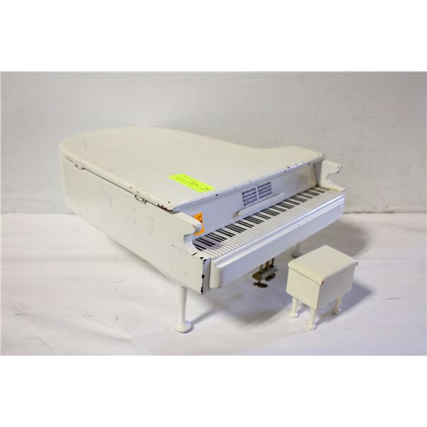 VINTAGE WHITE MUSICAL GRAND PIANO WITH STOOL