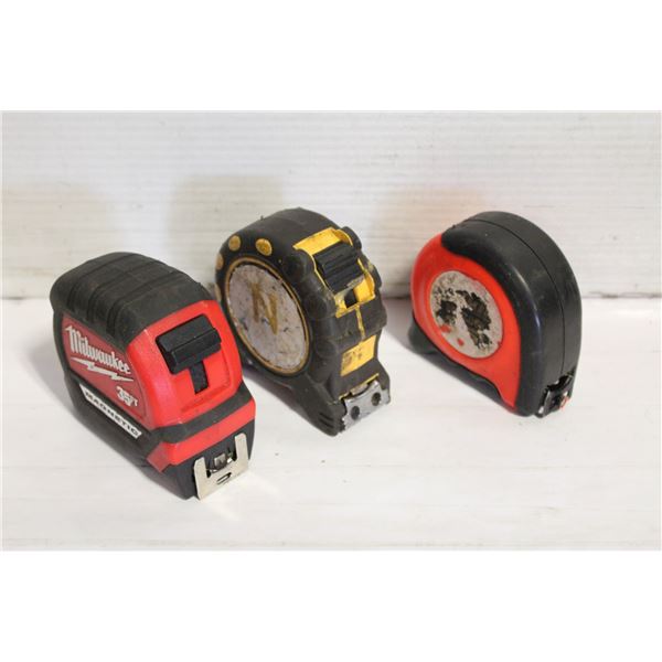 BUNDLE OF VARIOUS MEASURING TAPES