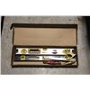 Image 1 : 2 LEVEL BRASS PLUMB BOB & COMBINATION SQUARE