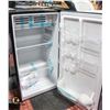 Image 3 : NEW FRIGIDAIRE EFR376 BLACK MINI FRIDGE W/BOTTLE