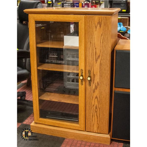 VINTAGE OAK ENTERTAINMENT STAND WITH AUDIO/