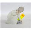 Image 1 : MATTE LLADRO LITTLE GIRL WITH SLIPPERS #4523