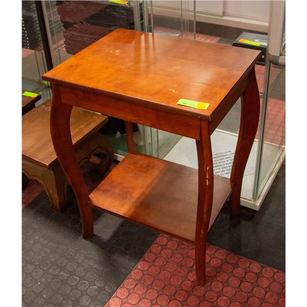 WOOD 2 TIER END TABLE 18" X 14" X 23"