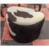 Image 1 : COW PRINT SWIVELING OTTOMAN (APPEARS TO BE