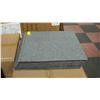 Image 1 : NEW 20 PIECES OF CARPET - 19.5" X 19.5"