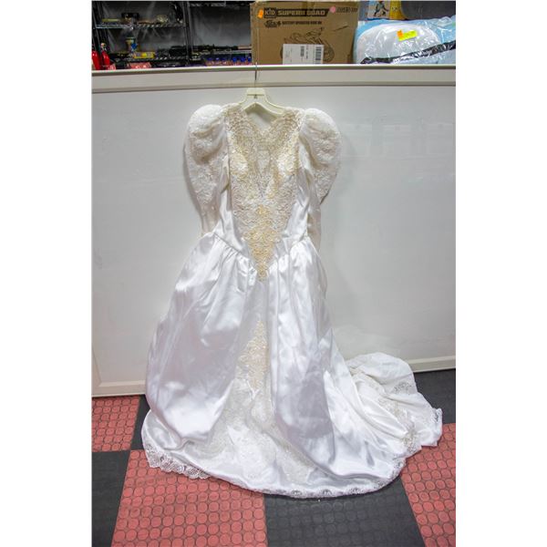 VINTAGE ESTATE WEDDING GOWN