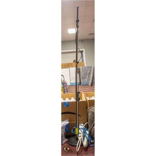 4 EXTENSION CORDS/BARS + TALL LIGHT
