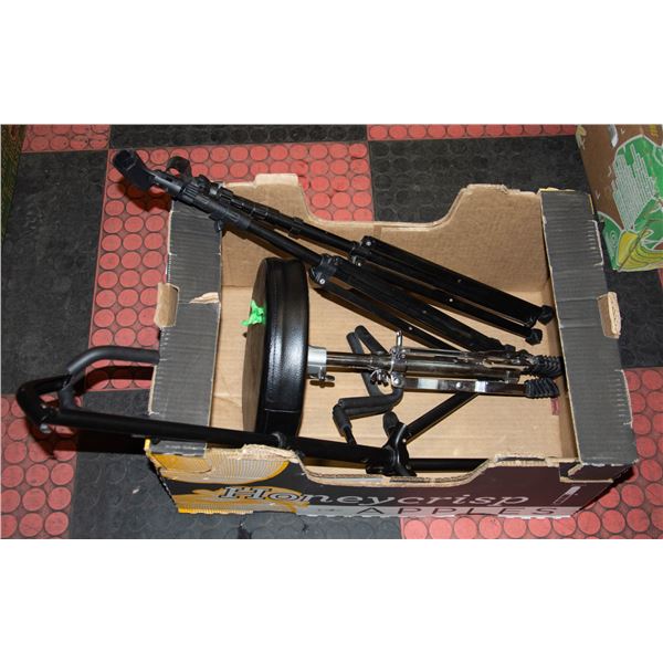 DRUM SEAT WITH MICROPHONE STAND