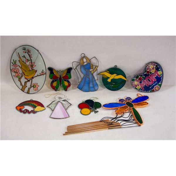 LOT OF 9 WINDOW HANGINGS INCL 2 STAINED ANGELS