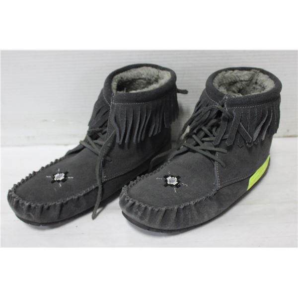 URBAN TRAIL SHORT LACE UP CHARCOAL SUEDE