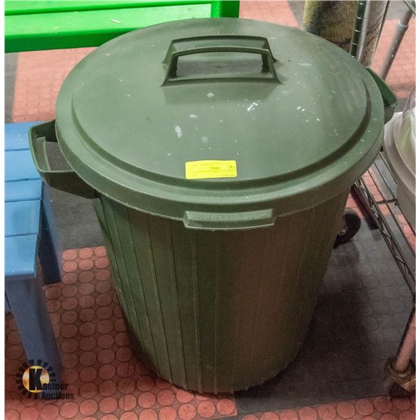 RUBBERMAID 17 GALLON GARBAGE CAN