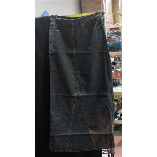 NEW WALLIS JEAN SKIRT SIZE 16 W/ FLOWER DESIGN