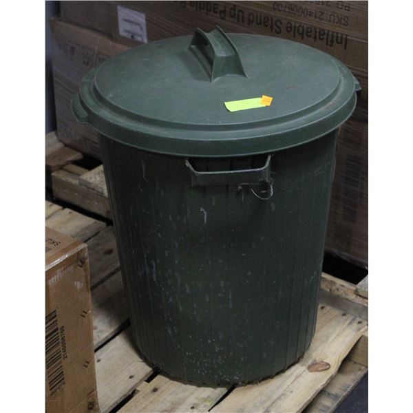RUBBERMAID 17 GALLON GARBAGE CAN