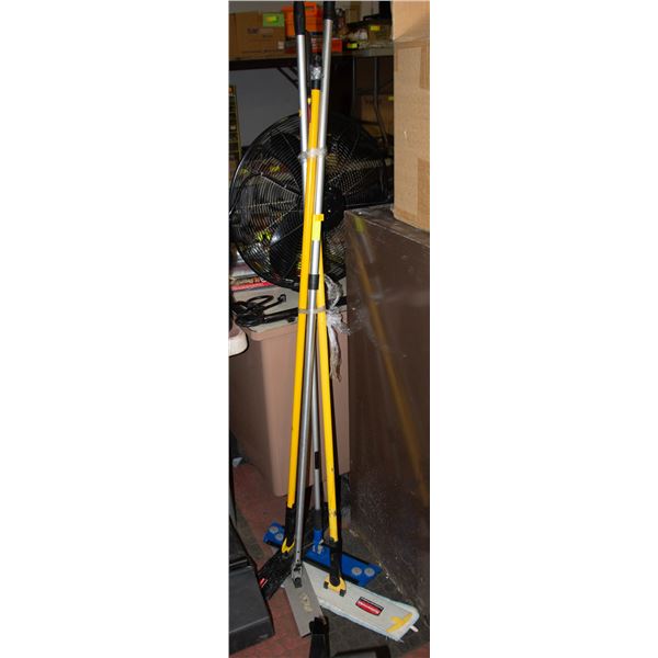 FOUR FLAT HEAD MOP HANDLES