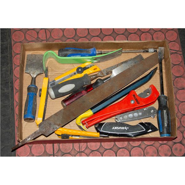 ESTATE TOOLS - VARIOUS TOOLS INCLUDING PRYBARS