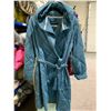 Image 1 : Bearpaw Sleepwear Belted, Hooded Robe (M)